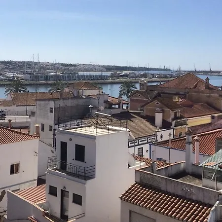 Studio R. Infante Dom Henrique Appartement